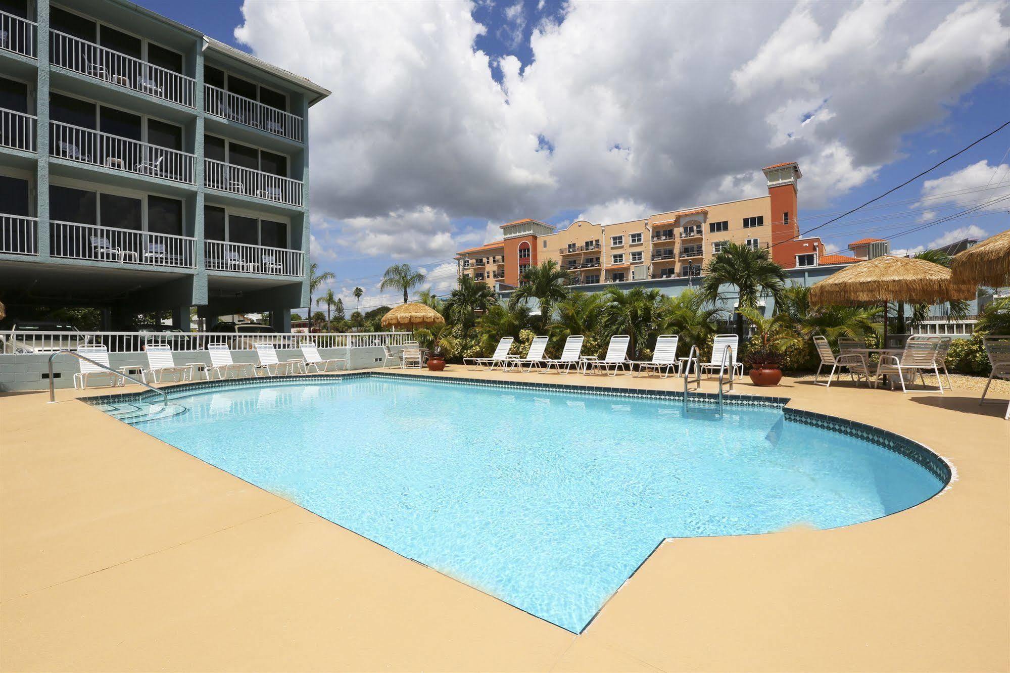 Barefoot Beach Club St. Pete Beach Exterior foto