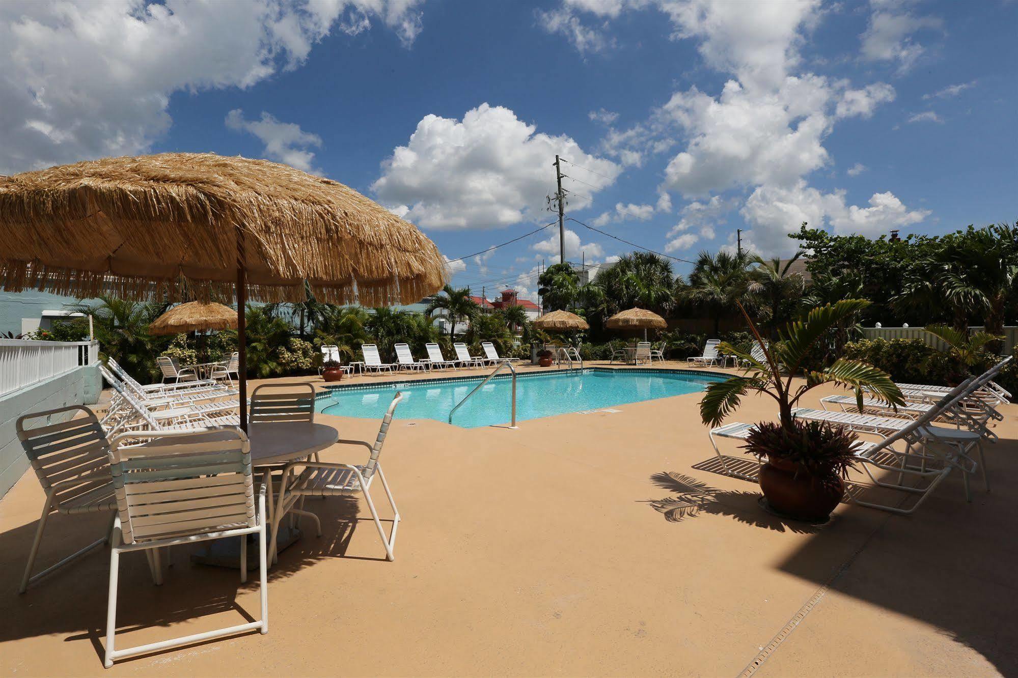 Barefoot Beach Club St. Pete Beach Exterior foto
